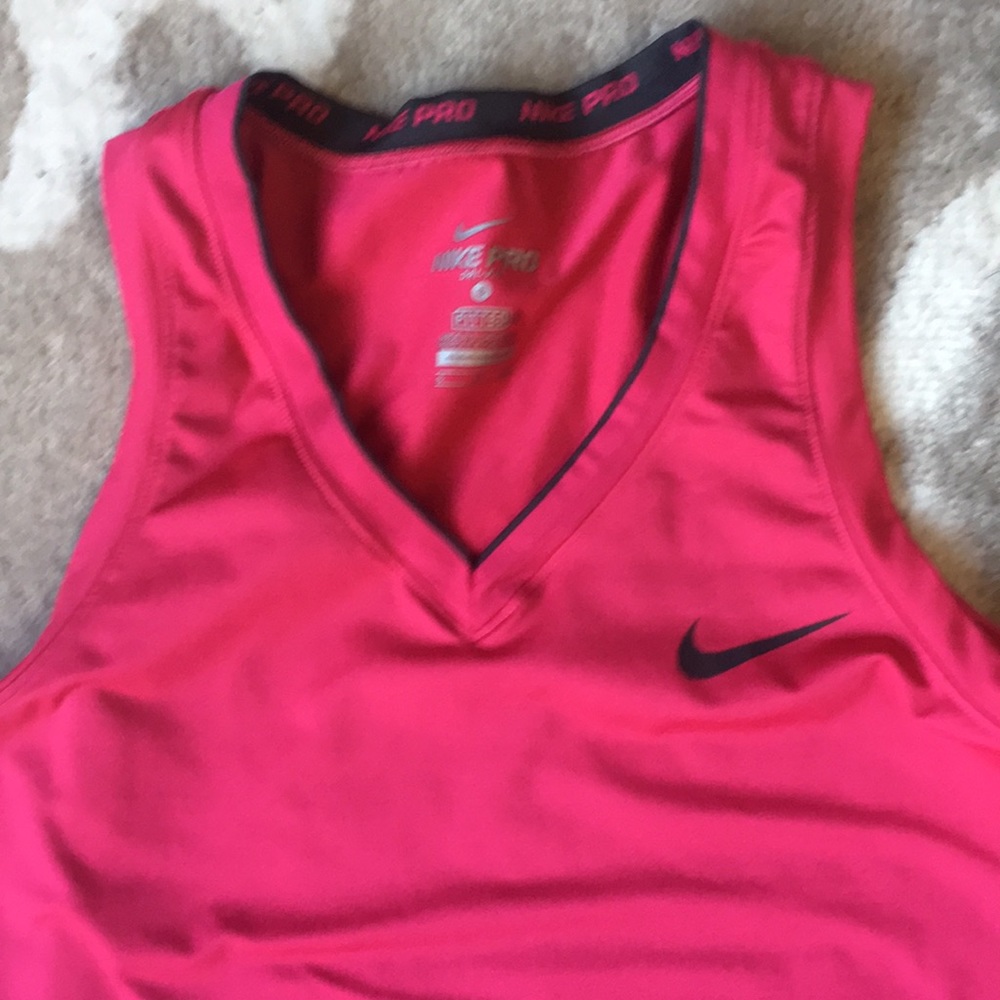 Women’s Nike Fitted Workout Top - Picture 2 of 8
